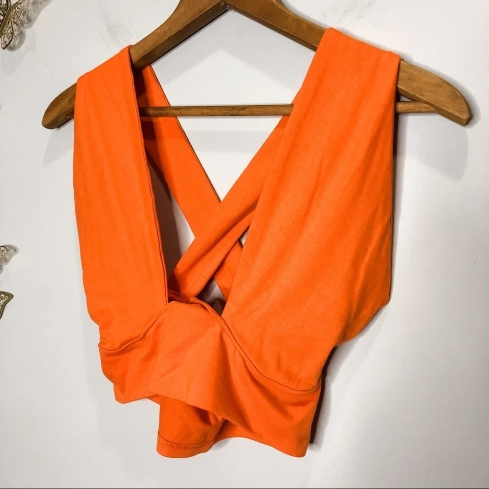๐ฆ๐ SHEIN | Orange Criss Cross Strap Crop Top - Picture 3 of 10